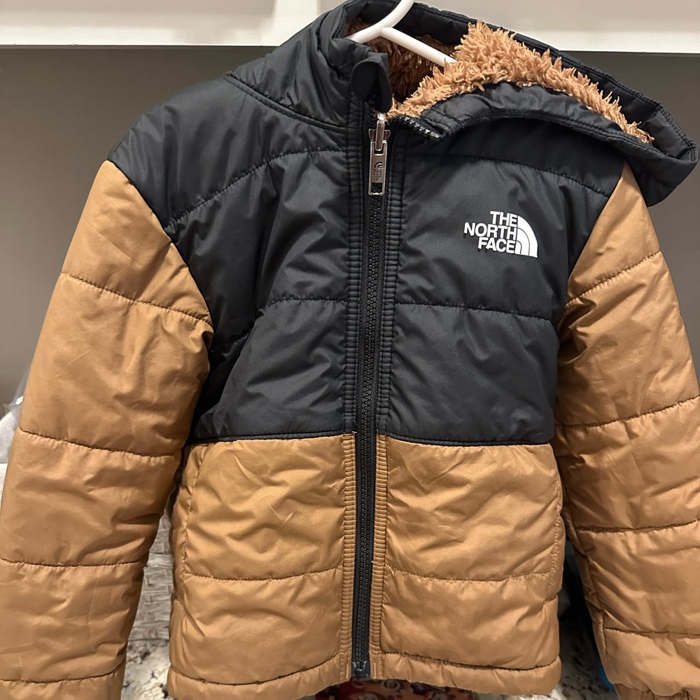 Kids Reversible Mt. Combo Full Zip Hooded Jacket.  size 4t.